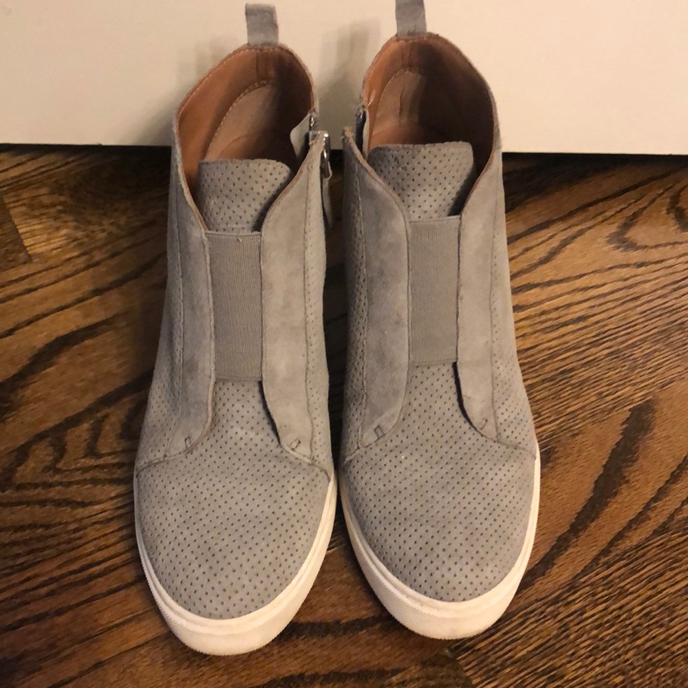 Size 6 gray wedge boogie shoes